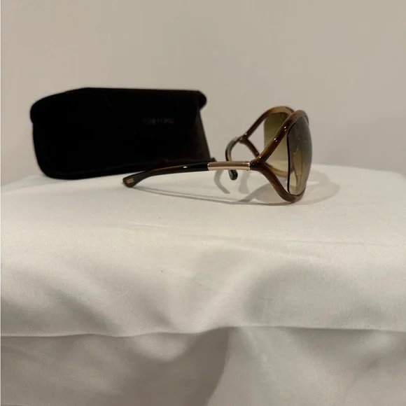 Tom Ford Whitney 64mm Oval Sunglasses- Rose display picture 3